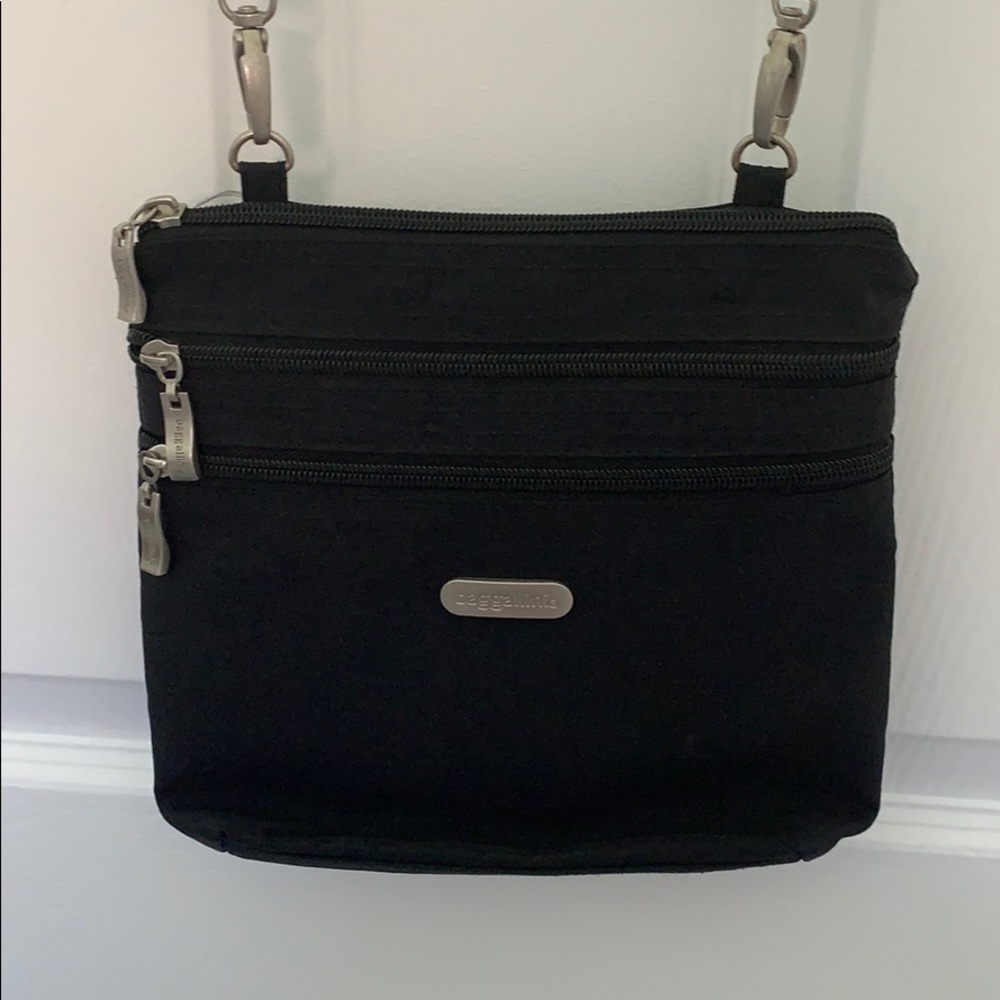 Baggalinni crossbody purse hardly used!